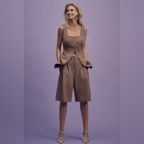 NWT! By Anthropologie Taupe Pleated Trouser Shorts - Size 12 🟢 - Picture 2 of 9